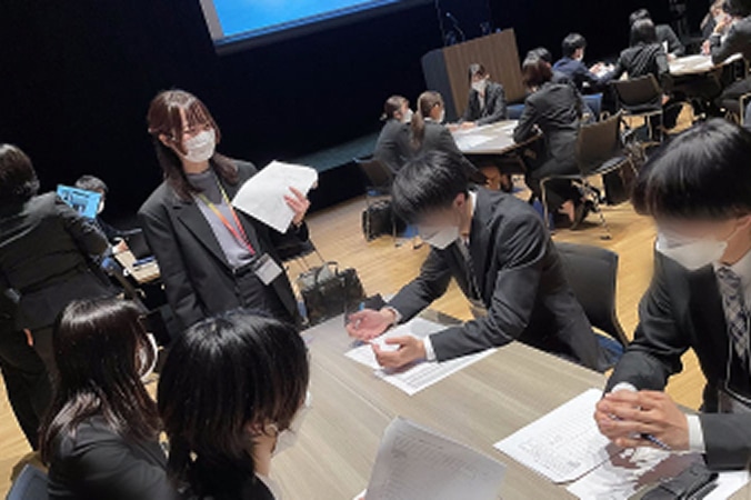 新入社員に向けた研修の様子